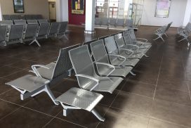 Benches for boarding area Banquettes pour salle d'attente