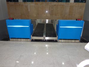 Baggage check-in conveyor