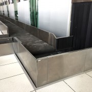Baggage collector conveyor collector