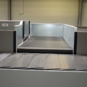 Sequencing conveyor baggage conveyor
