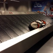 Baggage reclaim inclined carousel baggage carousel